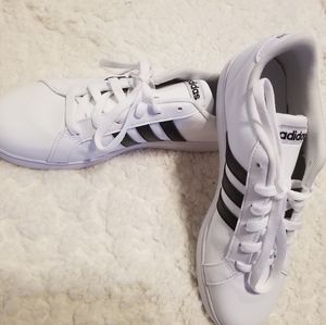 SOLD⛔ Adidas Baseline K